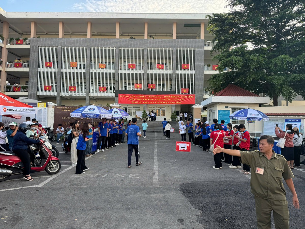 Hơn 1,2 triệu thí sinh bước vào buổi thi đầu tiên kì thi Tốt nghiệp THPT năm 2026