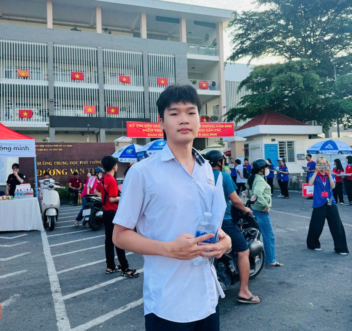Hơn 1,2 triệu thí sinh bước vào buổi thi đầu tiên kì thi Tốt nghiệp THPT năm 2026