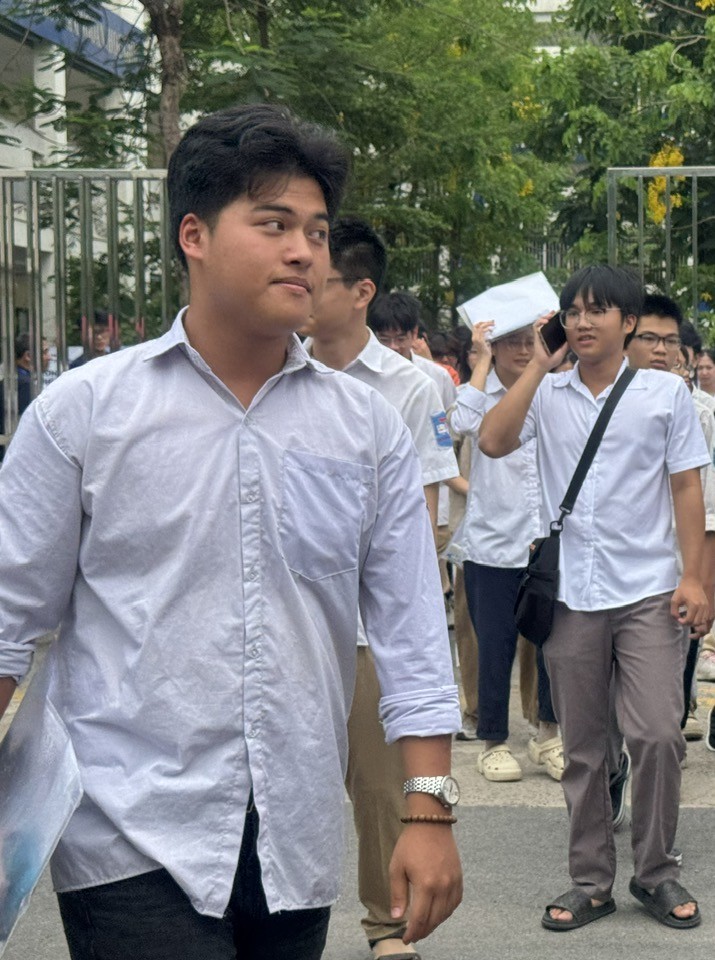 Kết thúc ngày thi đầu tiên kì thi THPT 2026: Gần 7.000 thí sinh bỏ Toán, 27 em bị đình chỉ