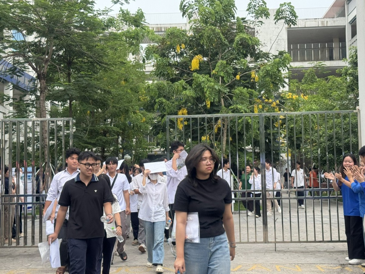 Kết thúc ngày thi đầu tiên kì thi THPT 2026: Gần 7.000 thí sinh bỏ Toán, 27 em bị đình chỉ