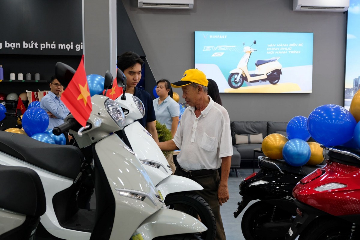 Không chỉ bán xe, VinFast xây hệ sinh thái hậu mãi “tận răng” cho người dùng xe máy điện