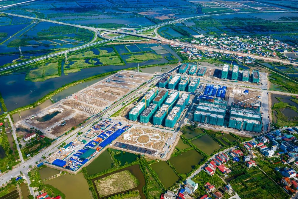 Tính đến tháng 6/2026, The Rise đã hoàn thành khối lượng xây dựng gần 60%, dự kiến cất nóc 100% các tòa căn hộ vào tháng 10/2026