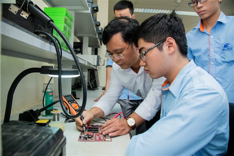 14 lĩnh vực người có chức vụ không được thành lập doanh nghiệp sau khi thôi chức
