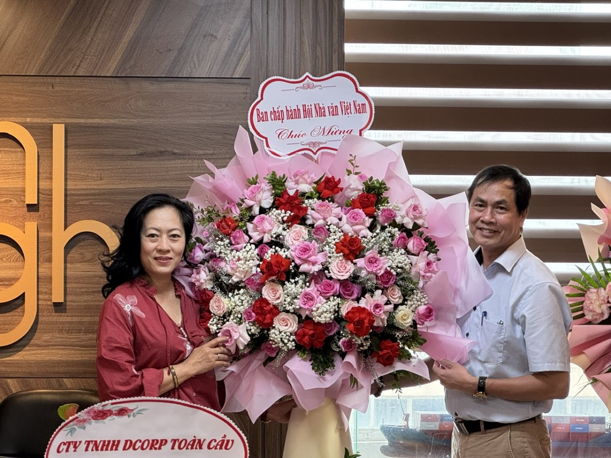 Hội Nhà văn Việt Nam chúc mừng Báo Văn nghệ nhân 101 năm Ngày Báo chí Cách mạng Việt Nam