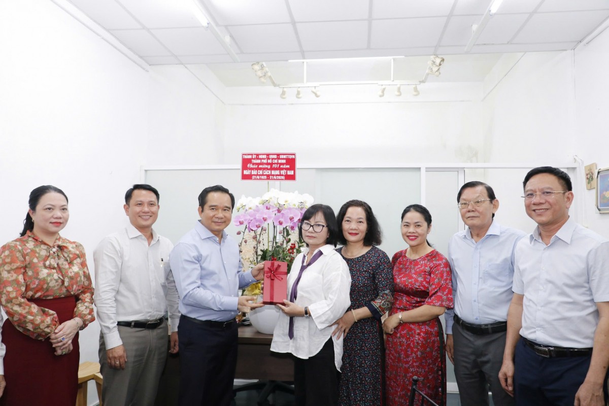 Đồng chí Nguyễn Văn Được - Chủ tịch UBND TP. Hồ Chí Minh thăm, chúc mừng Báo Văn nghệ nhân Ngày Báo chí Cách mạng Việt Nam