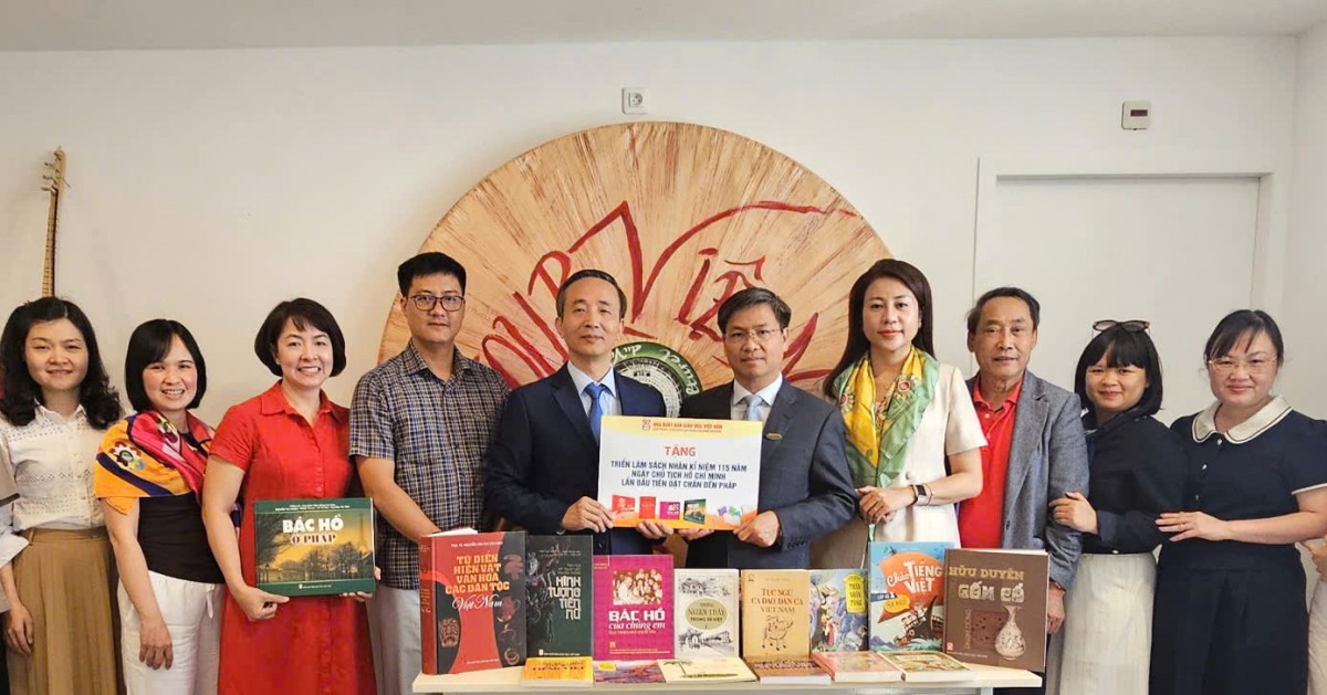 Tăng cường kết nối văn hóa, giáo dục với cộng đồng người Việt tại Pháp, Ý