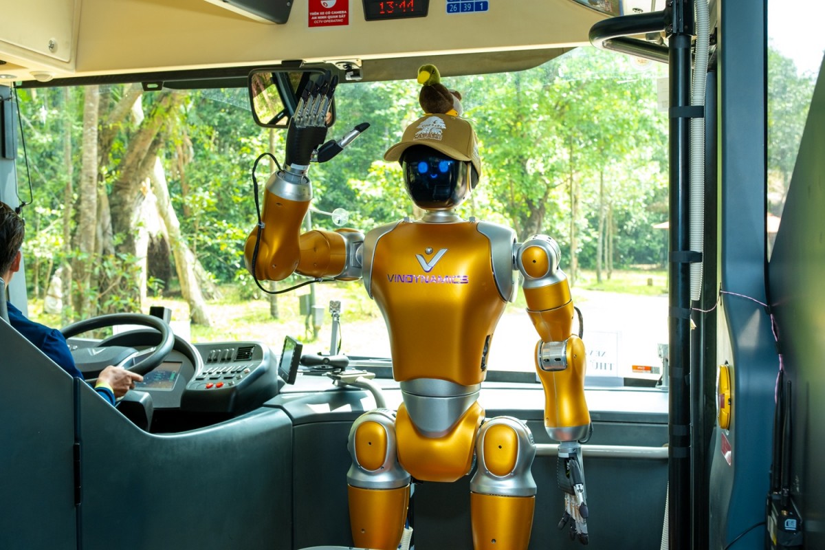 Từ “hướng dẫn viên” robot đến dùng bữa cùng… cá mập: Chuỗi trải nghiệm độc lạ đang khiến du khách đổ về Bắc đảo Phú Quốc