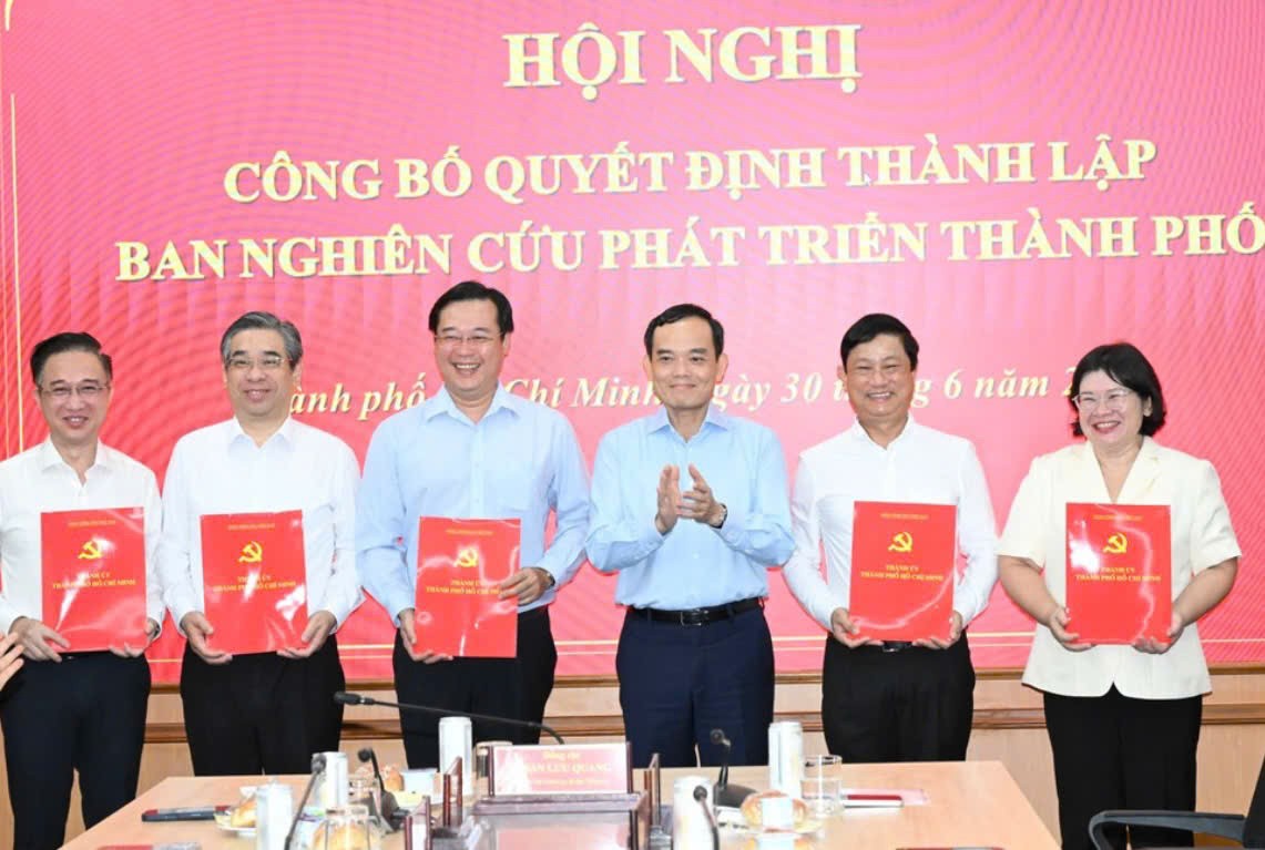 Thành lập Ban Nghiên cứu phát triển Thành phố Hồ Chí Minh với 24 thành viên