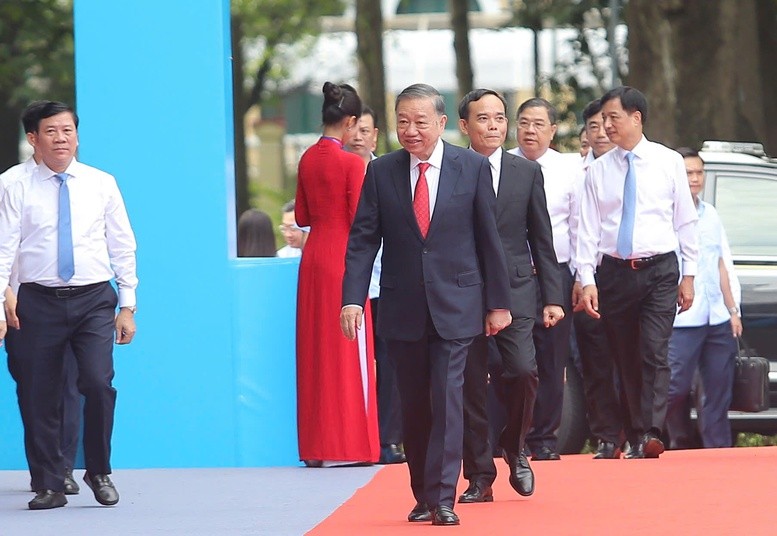 Kỷ niệm trọng thể 50 năm Ngày Thành phố Sài Gòn - Gia Định mang tên Chủ tịch Hồ Chí Minh