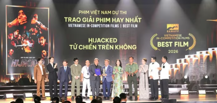 tu chien tren khong gianh chien thang tai lien hoan phim chau a da nang 2026