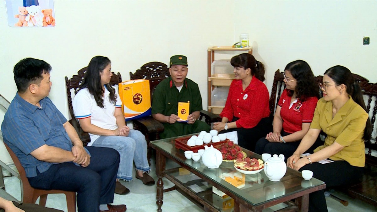 Chương trình “Tri ân tháng 7”: Khám bệnh, trao hơn 400 suất quà tại xã biên giới Hoàng Văn Thụ, tỉnh Lạng Sơn