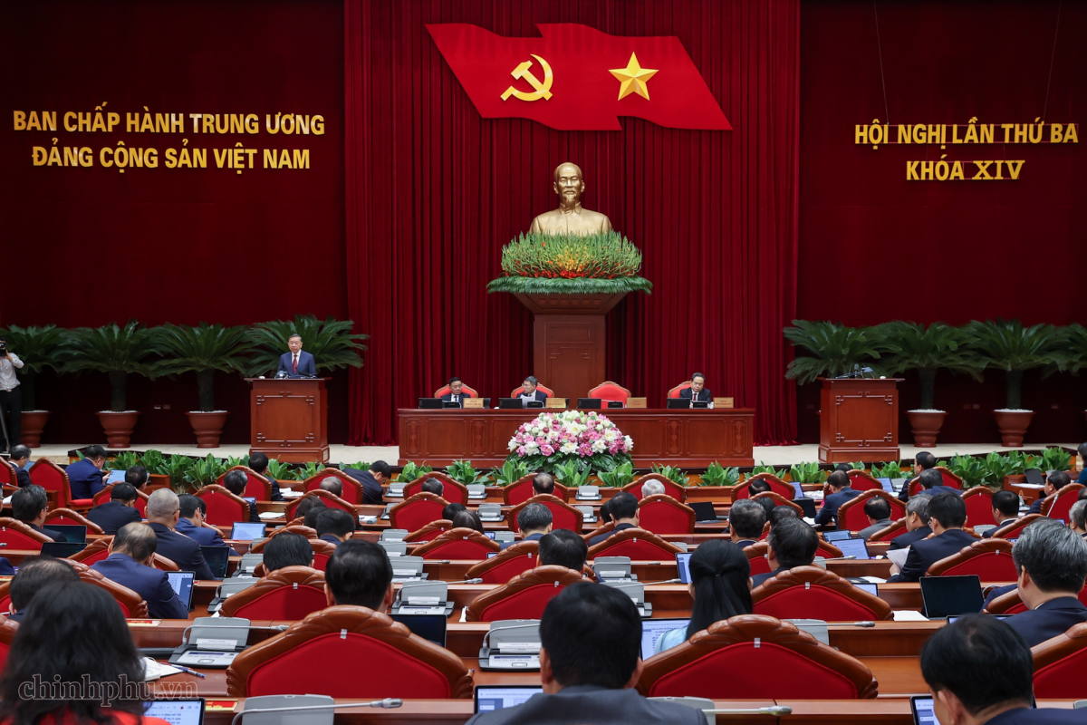 Thông cáo báo chí ngày làm việc thứ hai Hội nghị Trung ương 3 khóa XIV