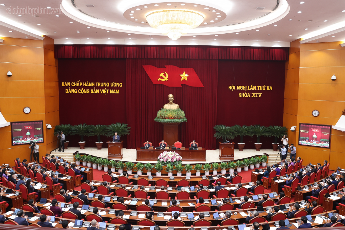 Thông cáo báo chí về ngày làm việc thứ nhất Hội nghị Trung ương 3 khóa XIV