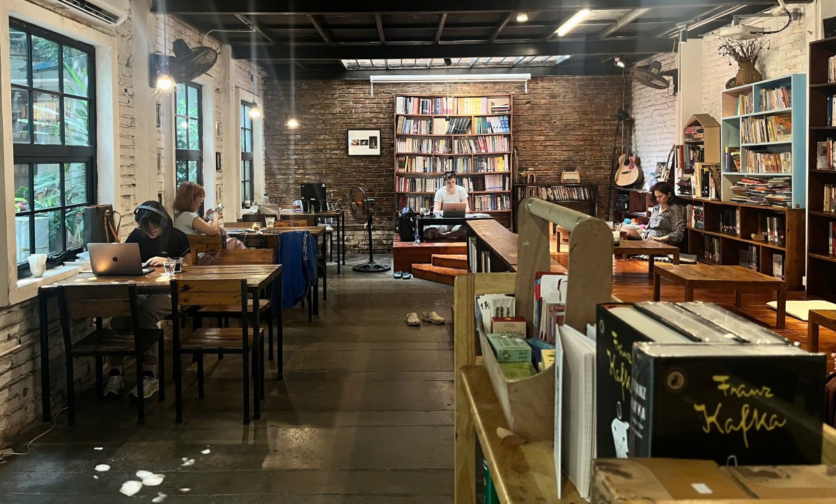 Sự yên tĩnh mới tại những quán cà phê