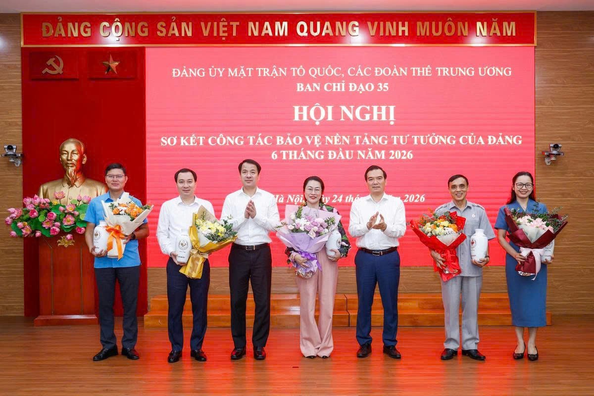 Tiếp tục thực hiện “4 kiên định” về chính trị, tư tưởng