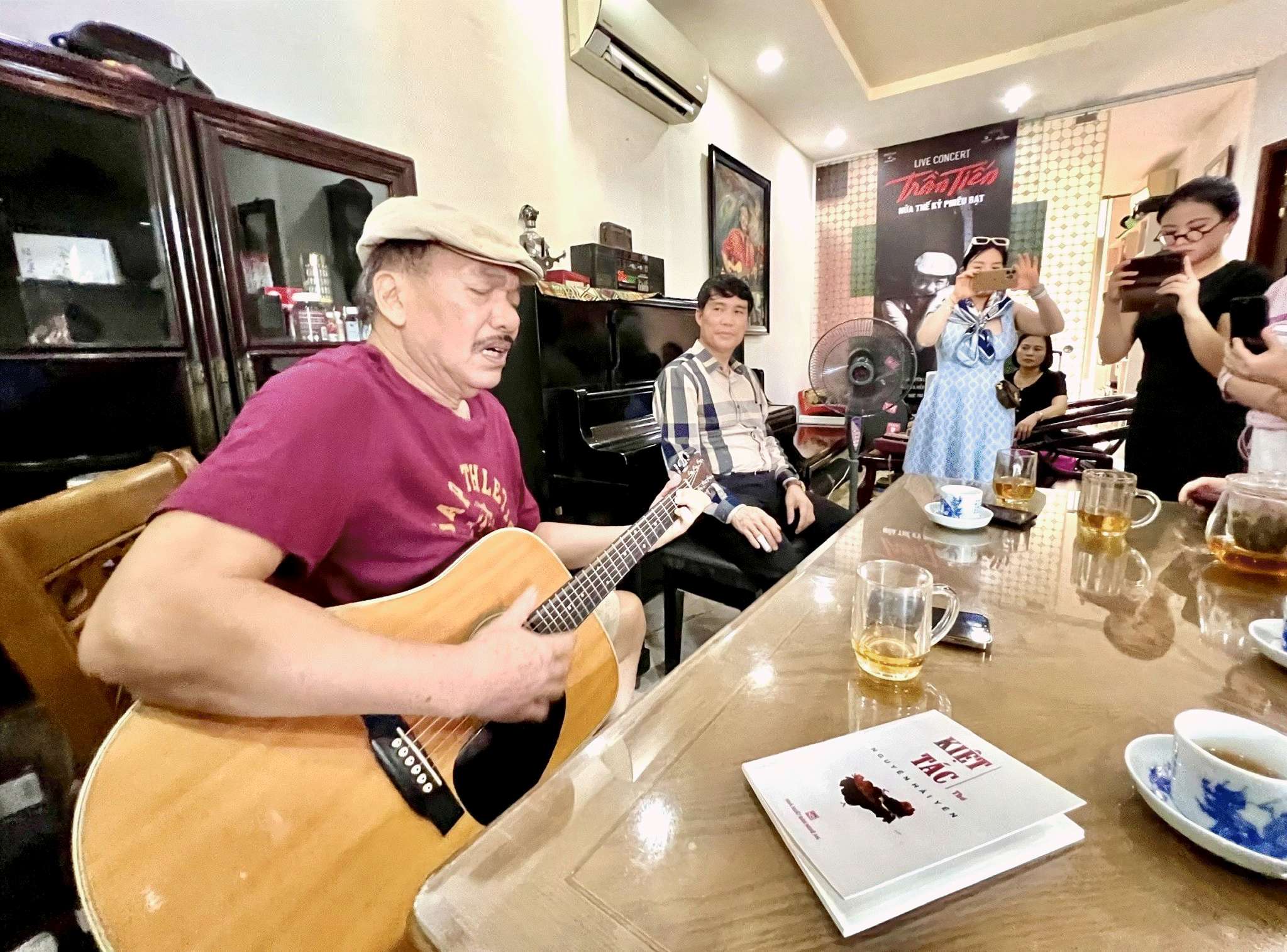 Nhạc sĩ Trần Tiến: Gã du ca - Ta như một chiếc lá bay theo ngọn gió đời