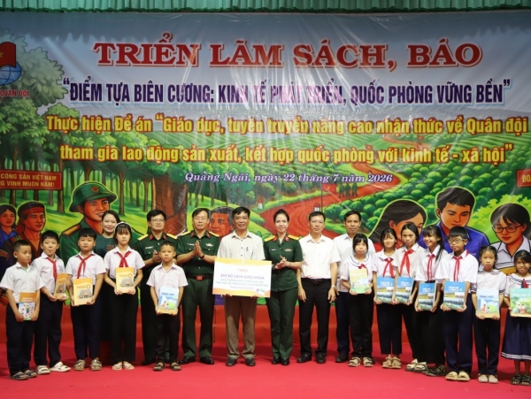 Nhà xuất bản Giáo dục Việt Nam tiếp sức học sinh vùng biên trước năm học mới