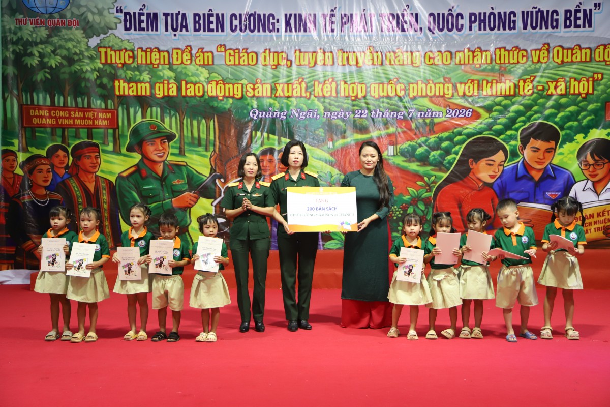 Nhà xuất bản Giáo dục Việt Nam tiếp sức học sinh trước năm học mới