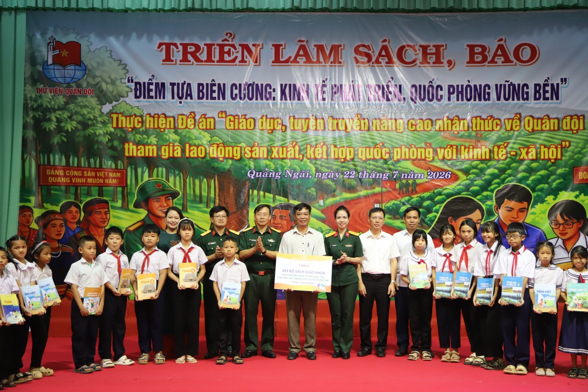 Nhà xuất bản Giáo dục Việt Nam tiếp sức học sinh trước năm học mới