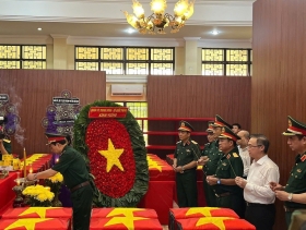 Đại tướng Phan Văn Giang dâng hương tưởng niệm các Anh hùng liệt sĩ