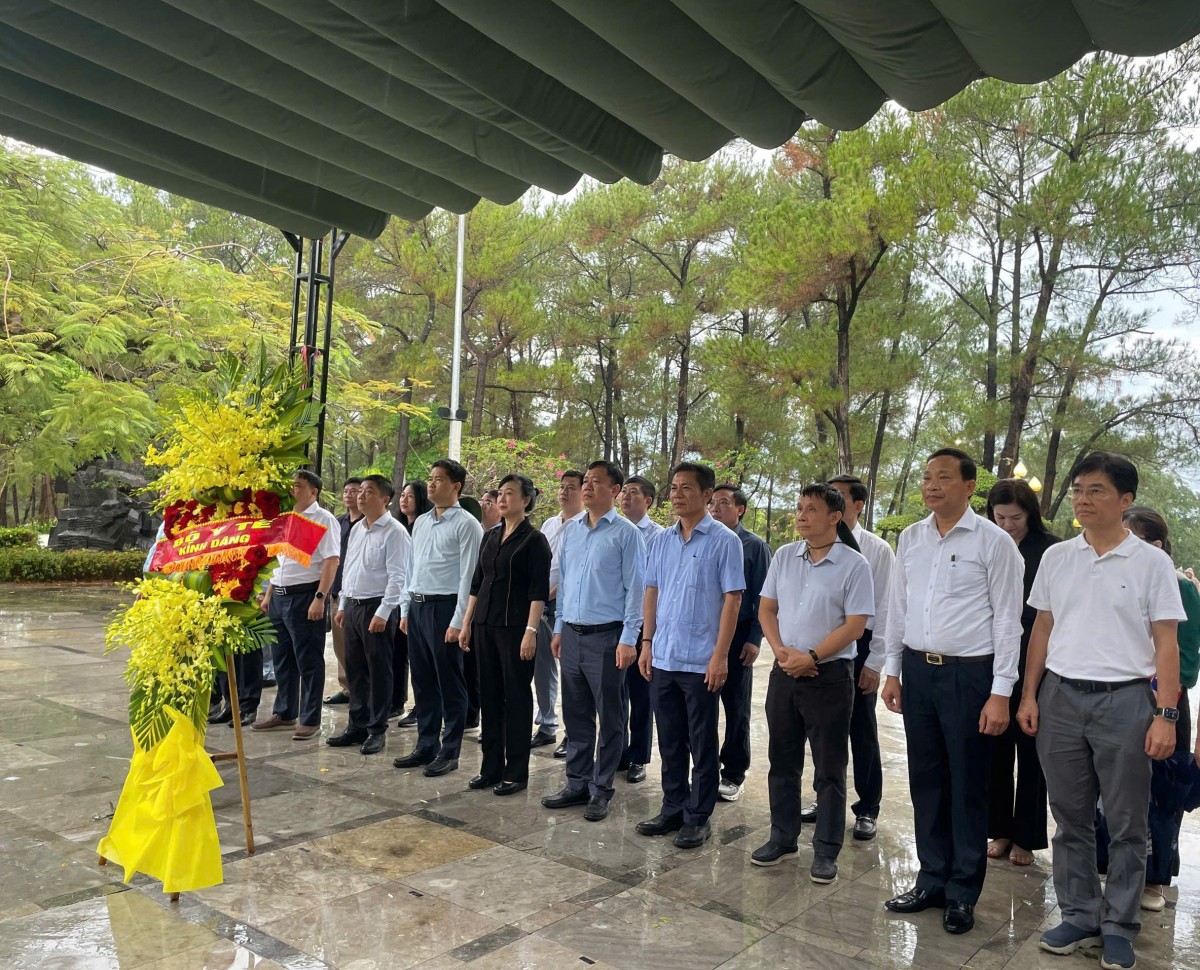 Bộ Y tế tri ân Anh hùng, liệt sĩ, gia đình chính sách tại các tỉnh miền Trung
