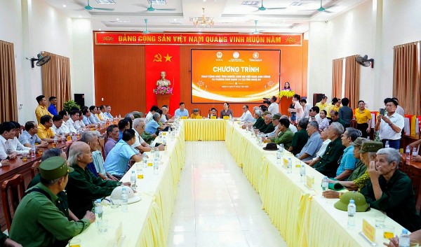uy ban trung uong mttq viet nam trao 60 can nha tri an nguoi co cong tai nghe an