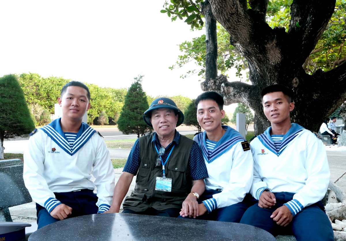Những “Hạt đắng” của “Mật ong vàng…”
