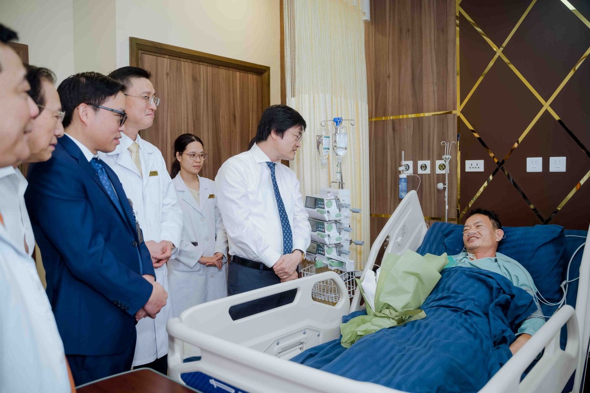 Lần đầu tiên tại Việt Nam- Vinmec phẫu thuật xuyên Việt hai chiều bằng Robot cách xa 1.700km