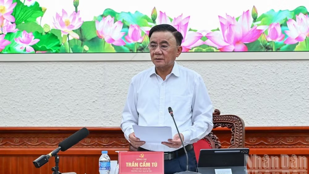 Chỉ thị của Bộ Chính trị về tăng cường sự lãnh đạo của Đảng và phát huy vai trò của các hội quần chúng