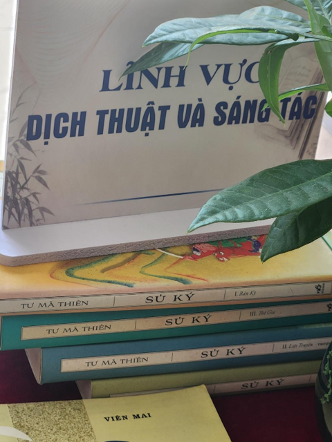 Một buổi chiều tháng Tám ở triển lãm văn học