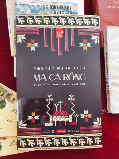 Một buổi chiều tháng Tám ở triển lãm văn học