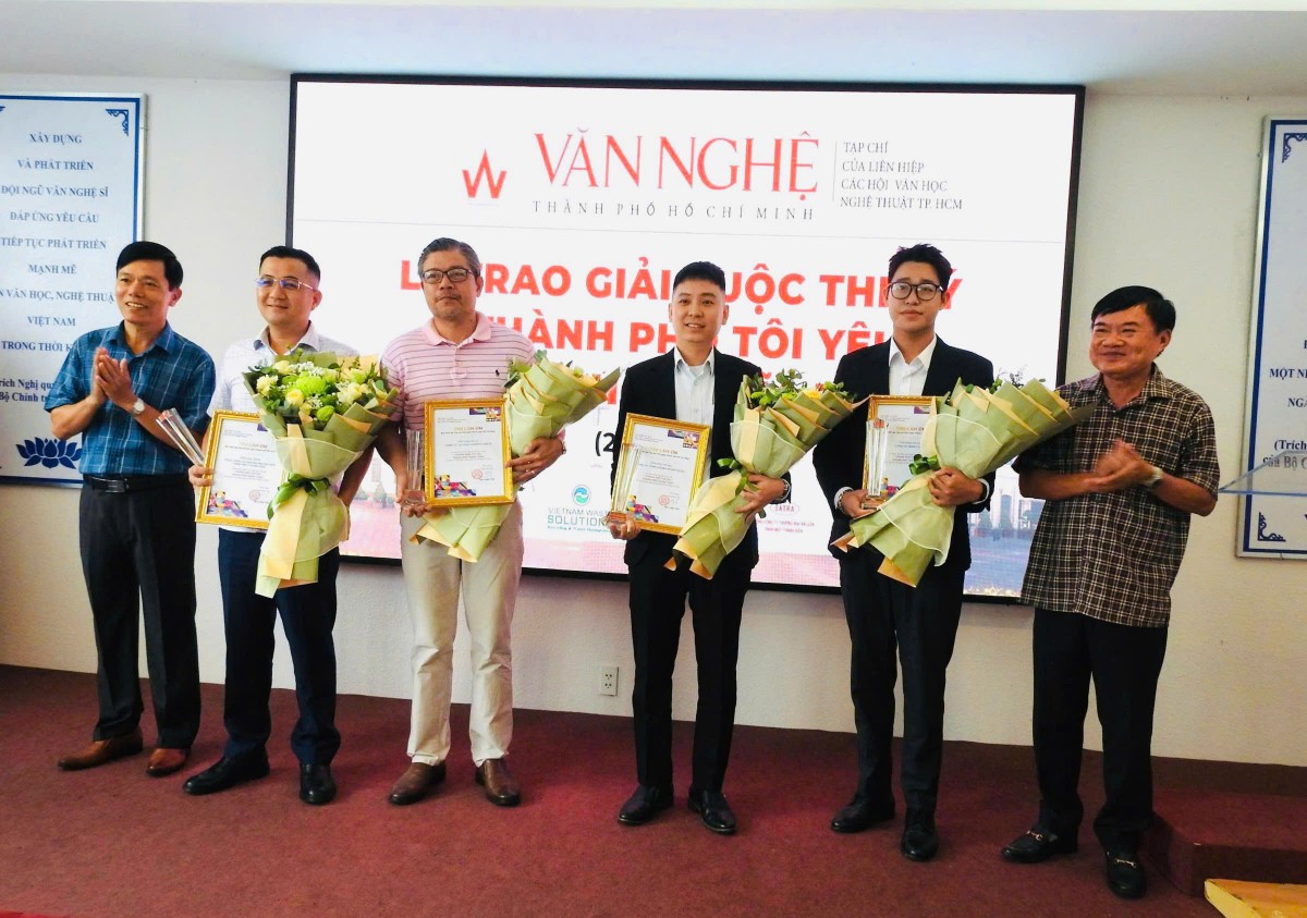 Trao giải cuộc thi ký “Thành phố tôi yêu, thành phố nghĩa tình”