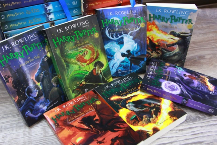 J.K. ROWLING VỚI HARRY POTTER: Từ văn học đến điện ảnh