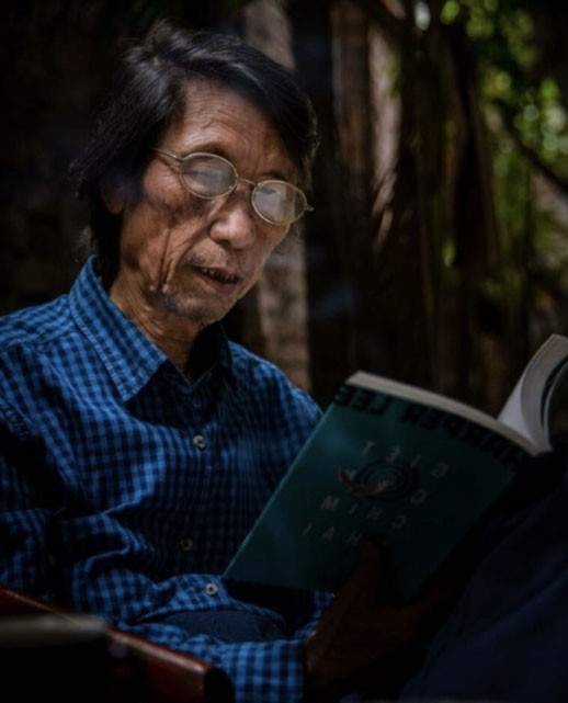 “Tảng đá thơ” lay động