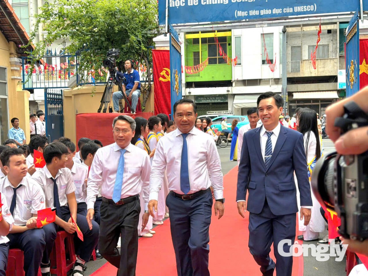 Hơn 2,6 triệu học sinh Thành phố Hồ Chí Minh hân hoan khai giảng năm học mới