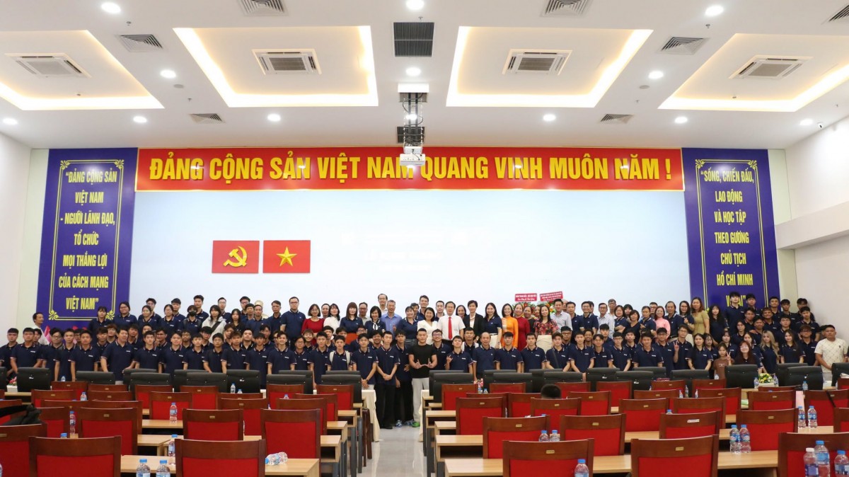 Hơn 2,6 triệu học sinh Thành phố Hồ Chí Minh hân hoan khai giảng năm học mới