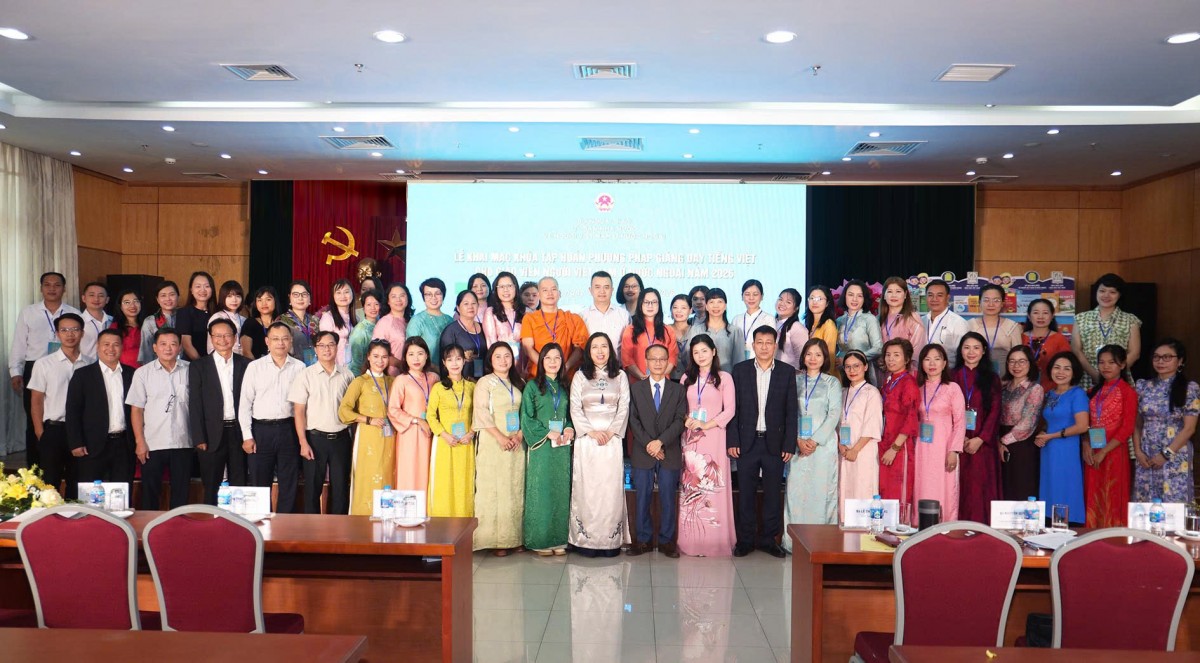 NXBGDVN tiếp tục đồng hành cùng giáo viên người Việt Nam ở nước ngoài trong hành trình gìn giữ và lan tỏa tiếng Việt