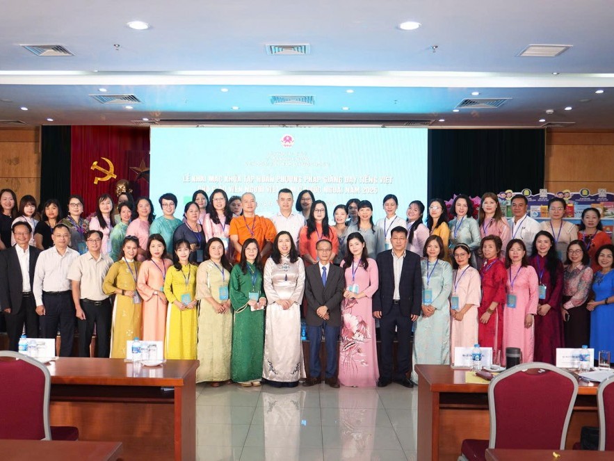 NXBGDVN tiếp tục đồng hành cùng giáo viên người Việt Nam ở nước ngoài trong hành trình gìn giữ và lan tỏa tiếng Việt