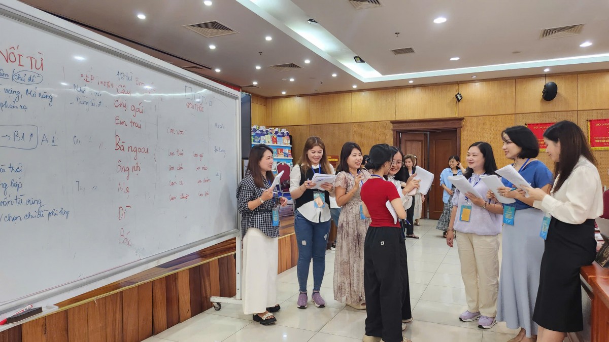 NXBGDVN tiếp tục đồng hành cùng giáo viên người Việt Nam ở nước ngoài trong hành trình gìn giữ và lan tỏa tiếng Việt