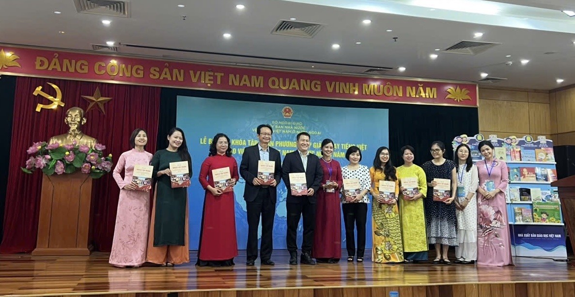 NXBGDVN tiếp tục đồng hành cùng giáo viên người Việt Nam ở nước ngoài trong hành trình gìn giữ và lan tỏa tiếng Việt