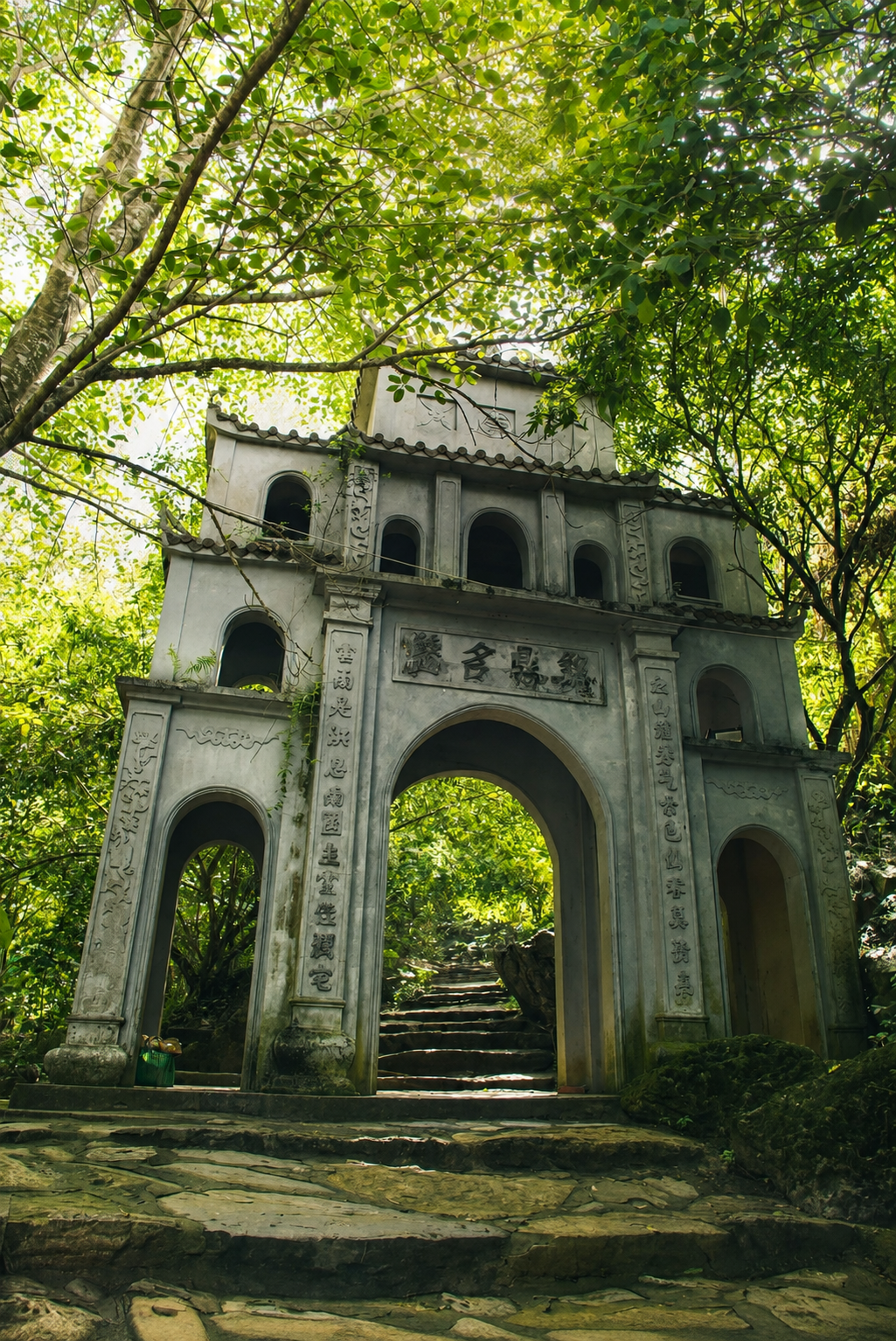 Qua những mái chùa cổ Ninh Bình