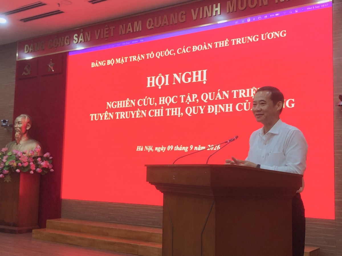 Đồng chí Nguyễn Thái Học, Phó Bí thư Đảng ủy Mặt trận Tổ quốc, các đoàn thể Trung ương chủ trì Hội nghị. Ảnh: V.T