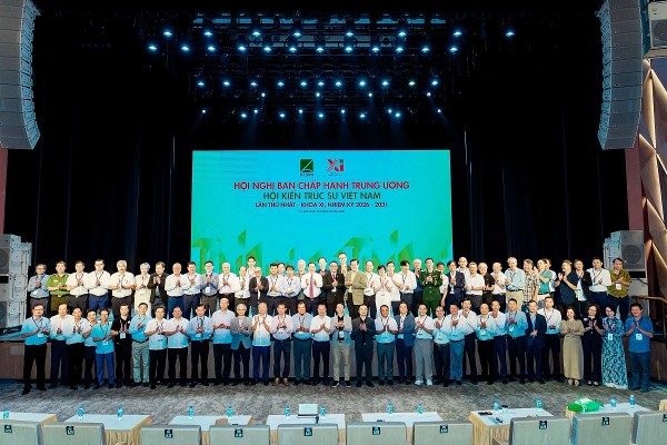 tskts phan dang son tiep tuc giu chuc chu tich hoi kien truc su viet nam khoa xi