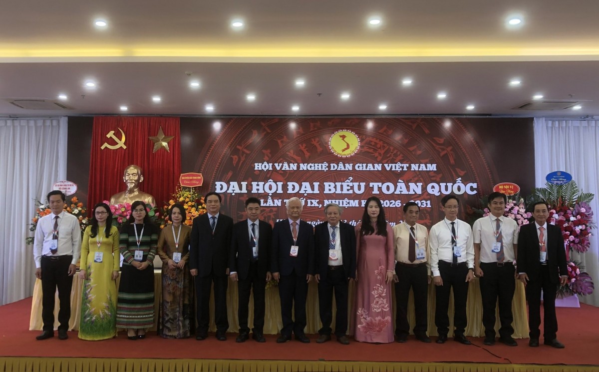 Ban Chấp hành Hội Văn nghệ dân gian Việt Nam khóa IX, nhiệm kỳ 2026-2031 ra mắt Đại hội. Ảnh: V.T