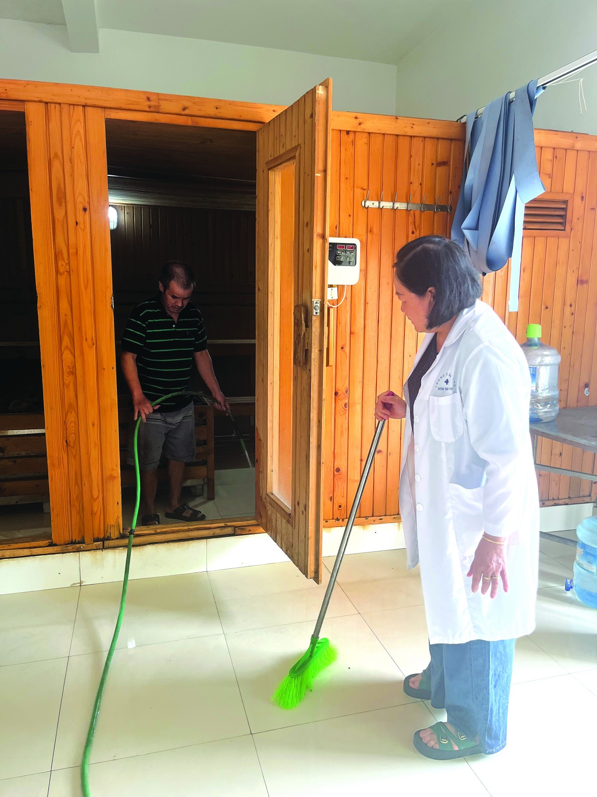 Những bàn tay xoa dịu nỗi đau da cam. Bút ký của Nguyễn Xuân Thủy