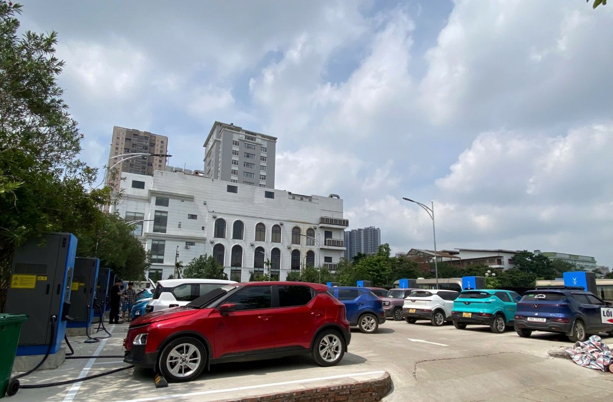 2 năm đứng vững ở ngôi đầu: Vì sao ngày càng nhiều người Việt đặt niềm tin vào VinFast?