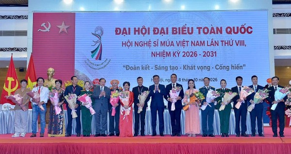 ong pham anh phuong tiep tuc lam chu tich hoi nghe si mua viet nam khoa viii