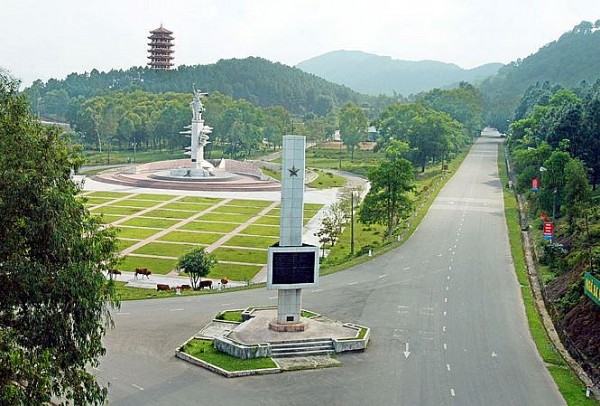 di tim chu nhan chiec khan but ky cua nguyen tien nen