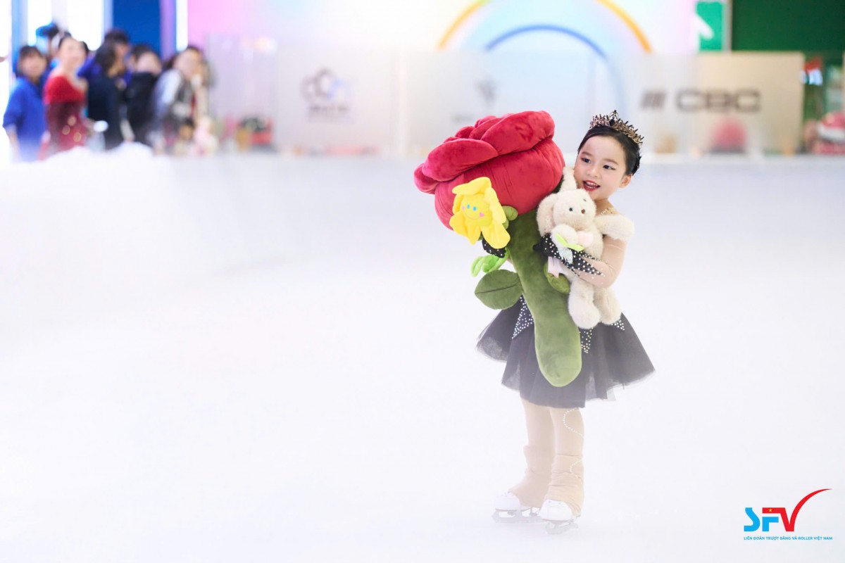 Đến Vincom dịp 20/10: Đi xe hoa hồng, tư vấn phong cách từ stylist, tận hưởng ngày hội 