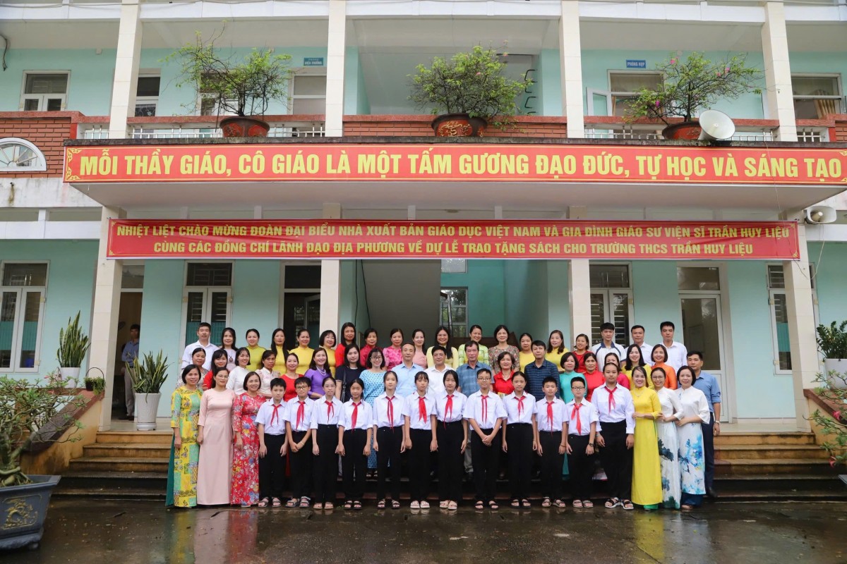 Nối dài dòng chảy tri thức trên quê hương Giáo sư, Viện sĩ Trần Huy Liệu